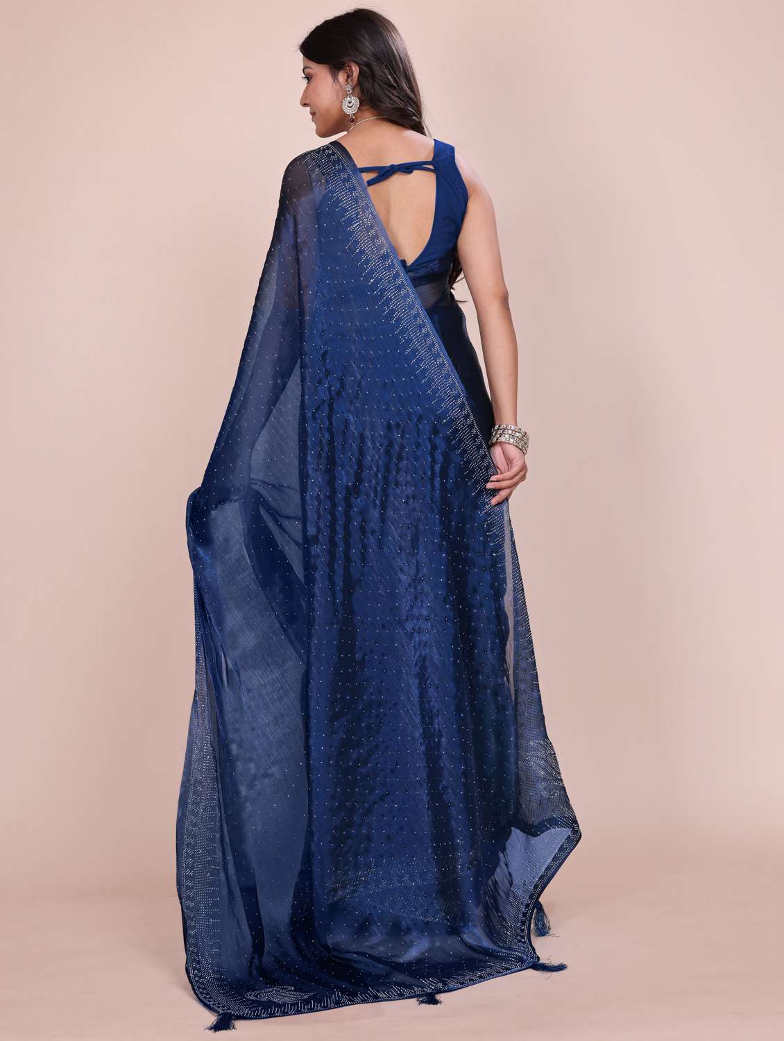 women solid with work embellished saree with blouse - 21943103 -  Standard Image - 4