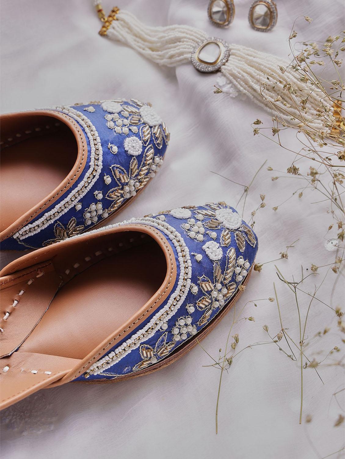 women embroidered slip on juttis - 21943232 - Zoom Image - 0