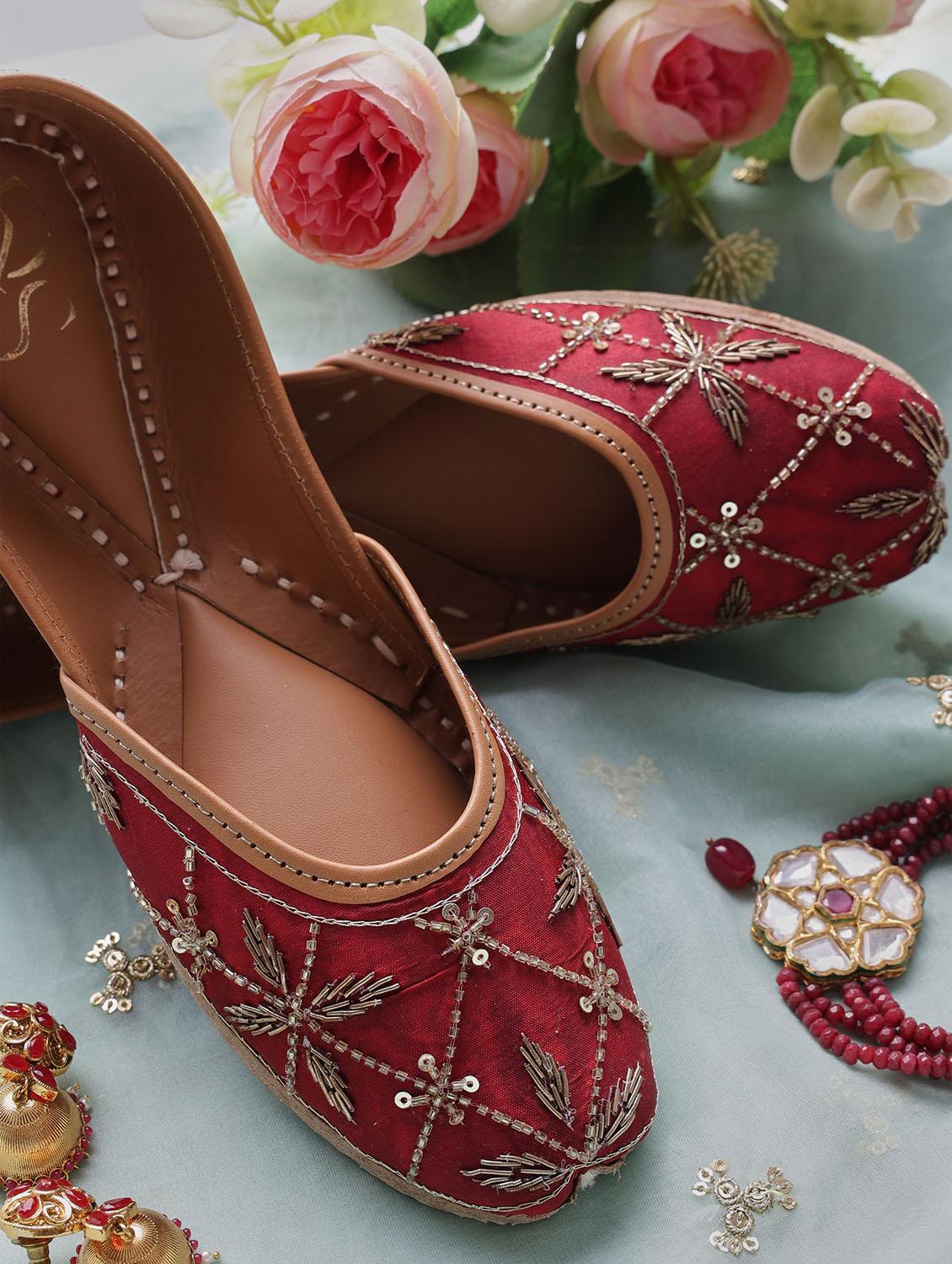 women embroidered slip on juttis - 21943259 - Zoom Image - 0