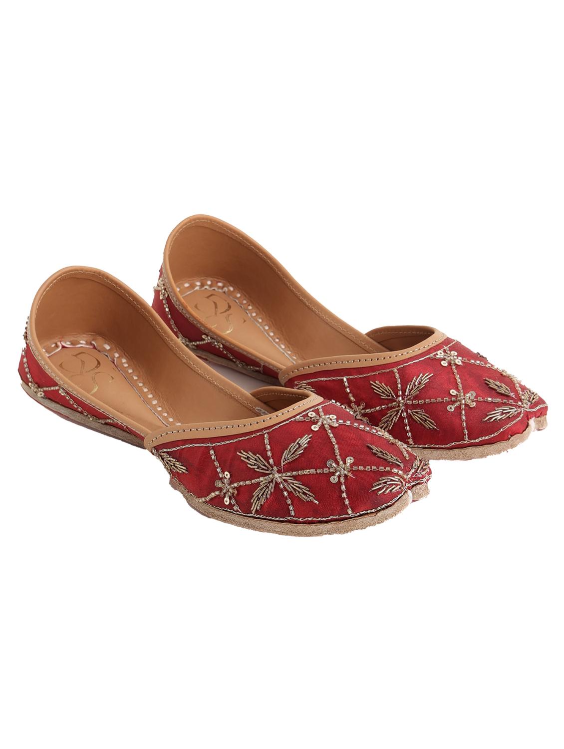 women embroidered slip on juttis - 21943259 - Standard Image - 1