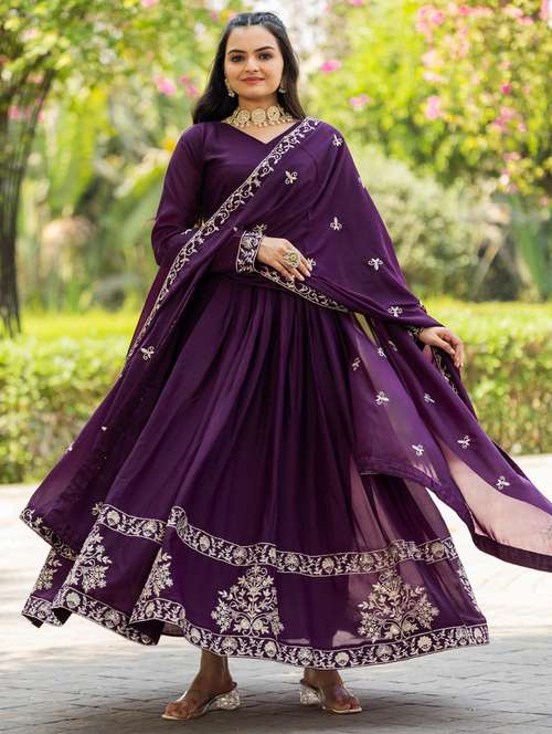 women embroidered long sleeve kurta dupatta set