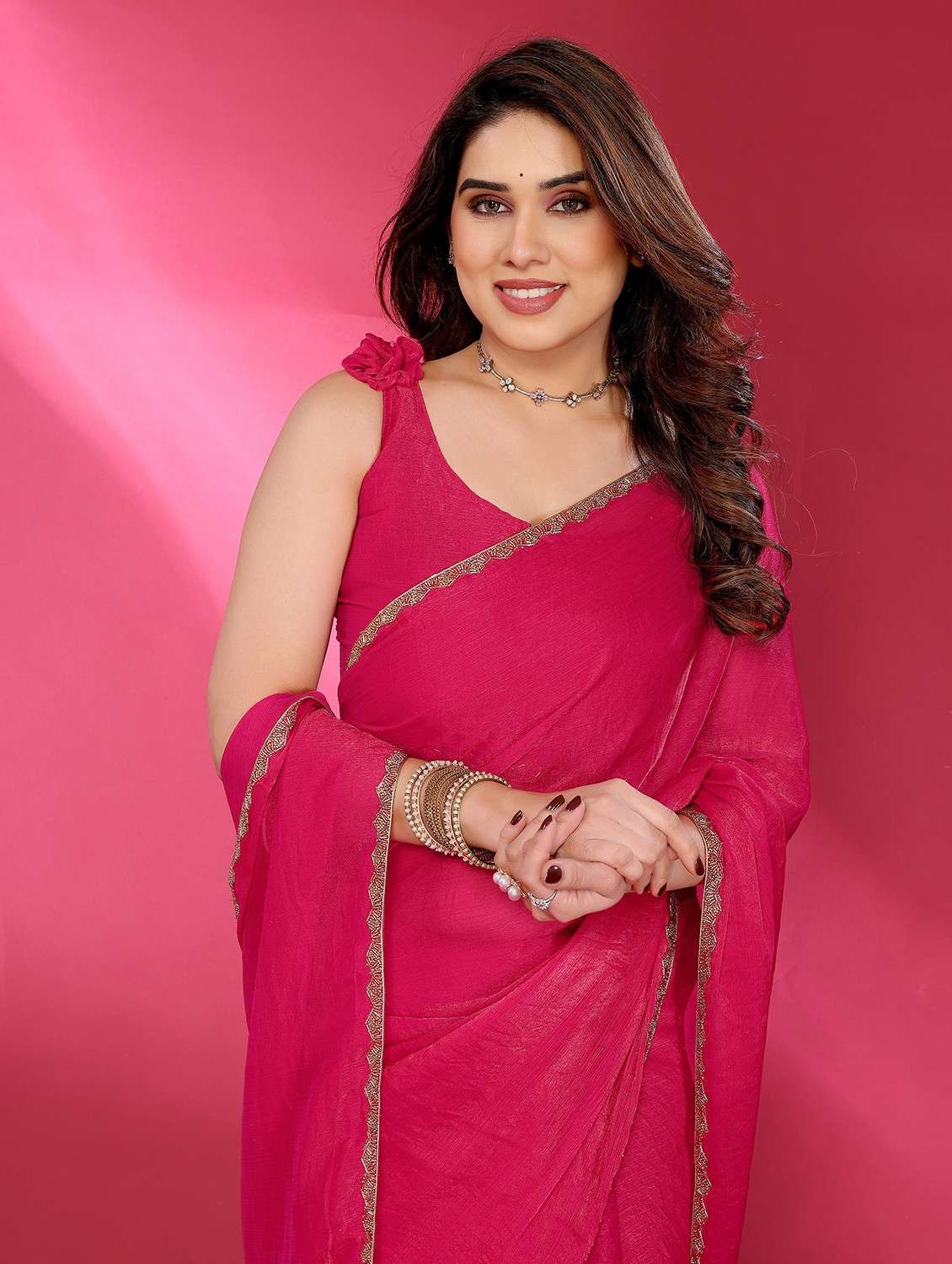 women solid embellished bordered saree with blouse - 21944890 - Standard Image - 4