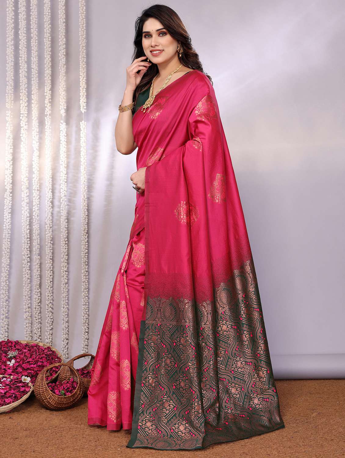 women self design banarasi saree with blouse - 21946721 -  Standard Image - 1