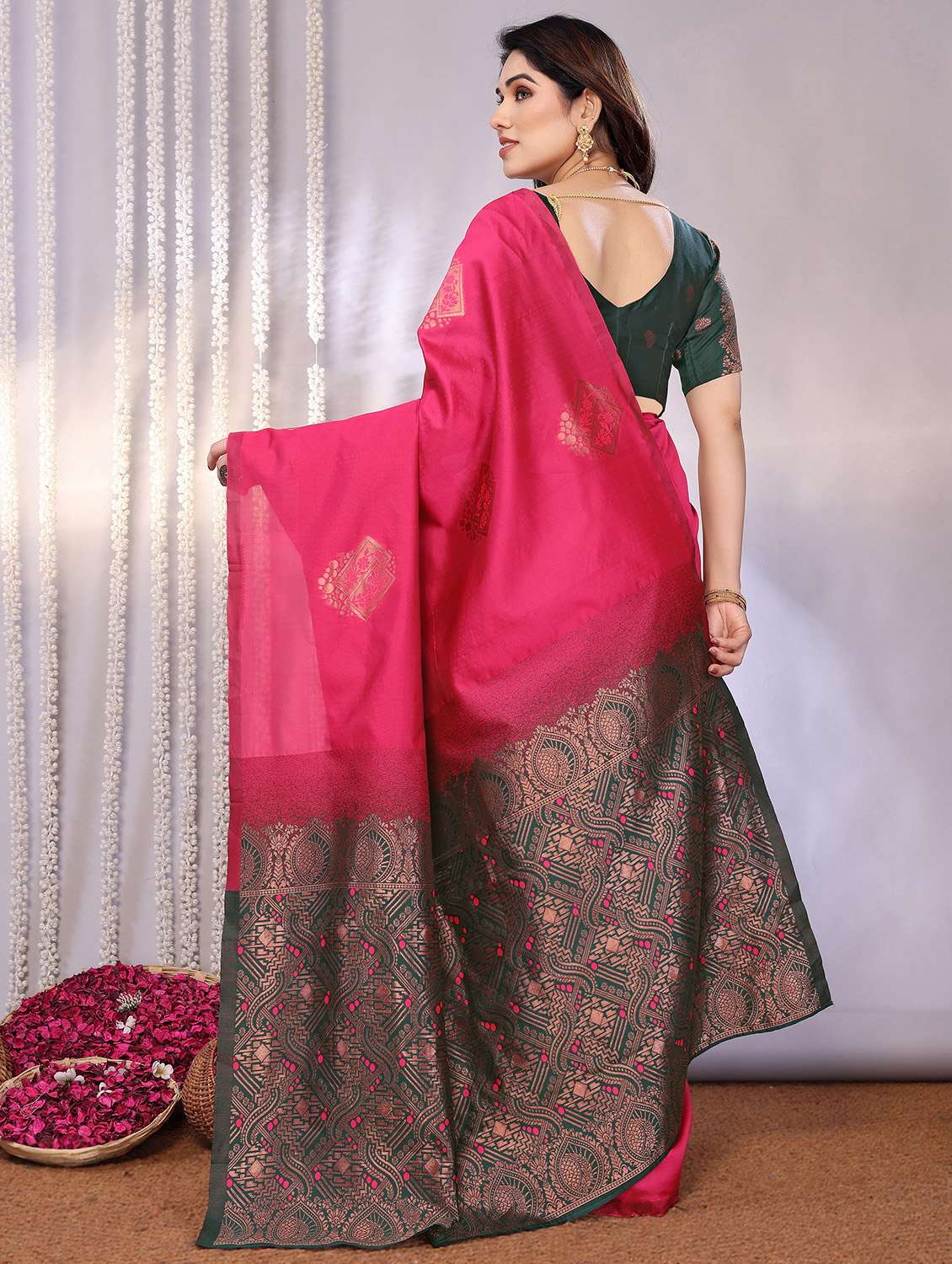 women self design banarasi saree with blouse - 21946721 -  Standard Image - 4