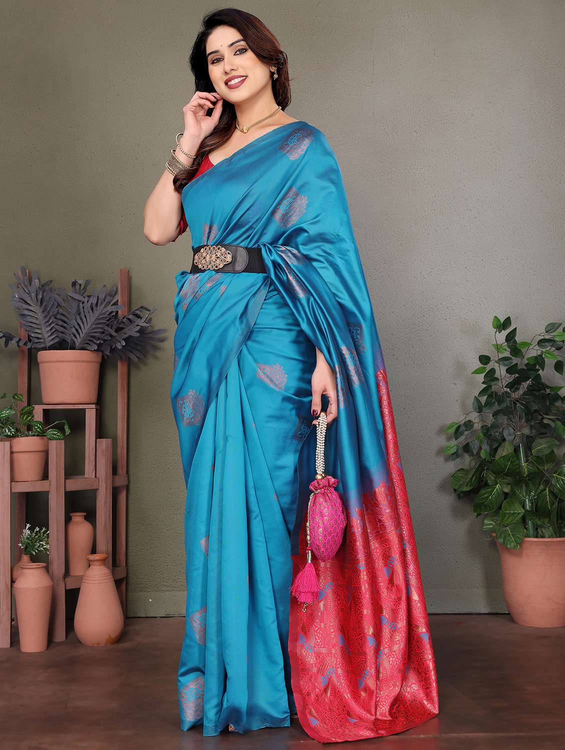 women self design banarasi saree with blouse - 21946723 - Standard Image - 1