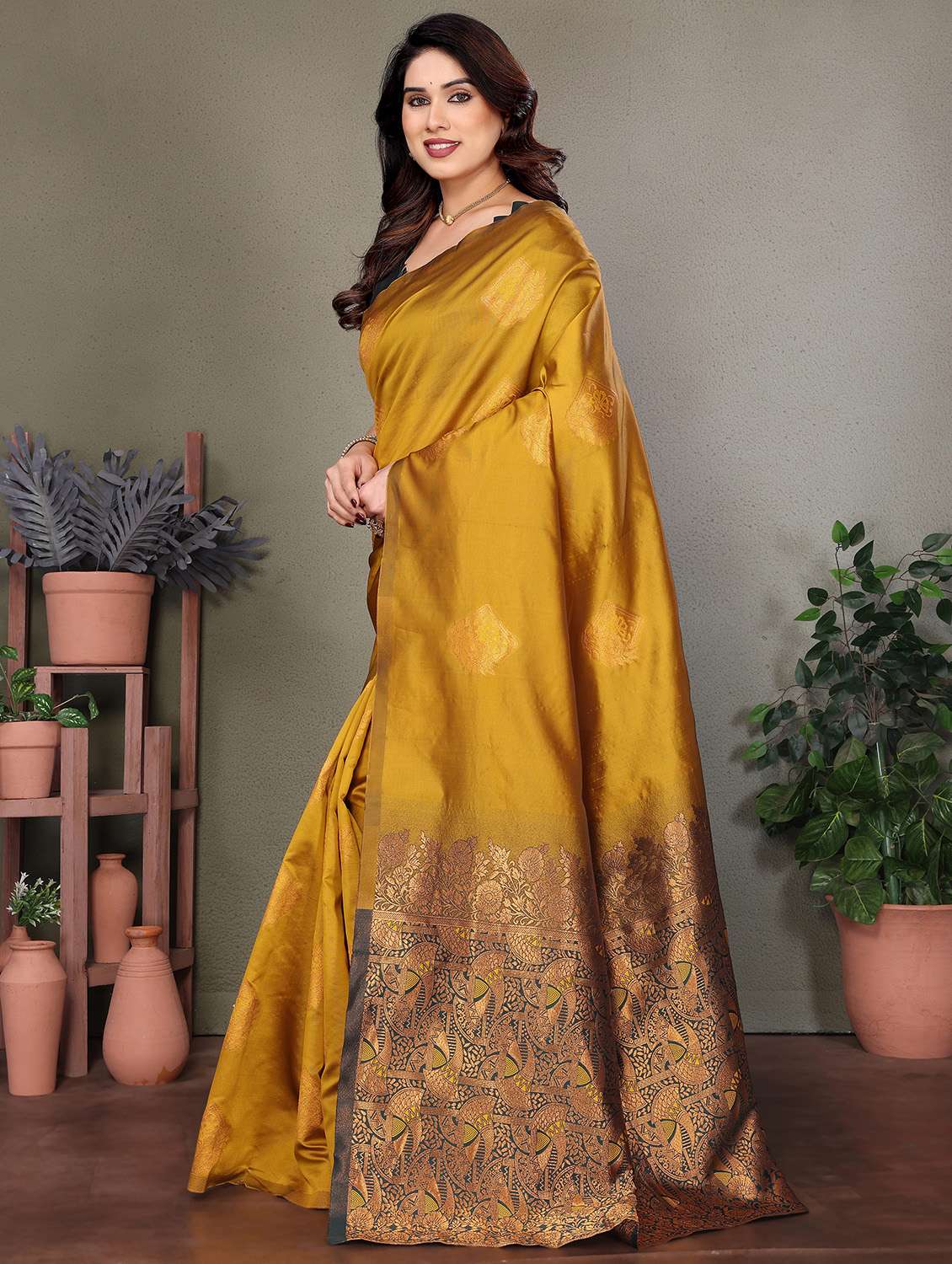 women self design banarasi saree with blouse - 21946725 - Standard Image - 1