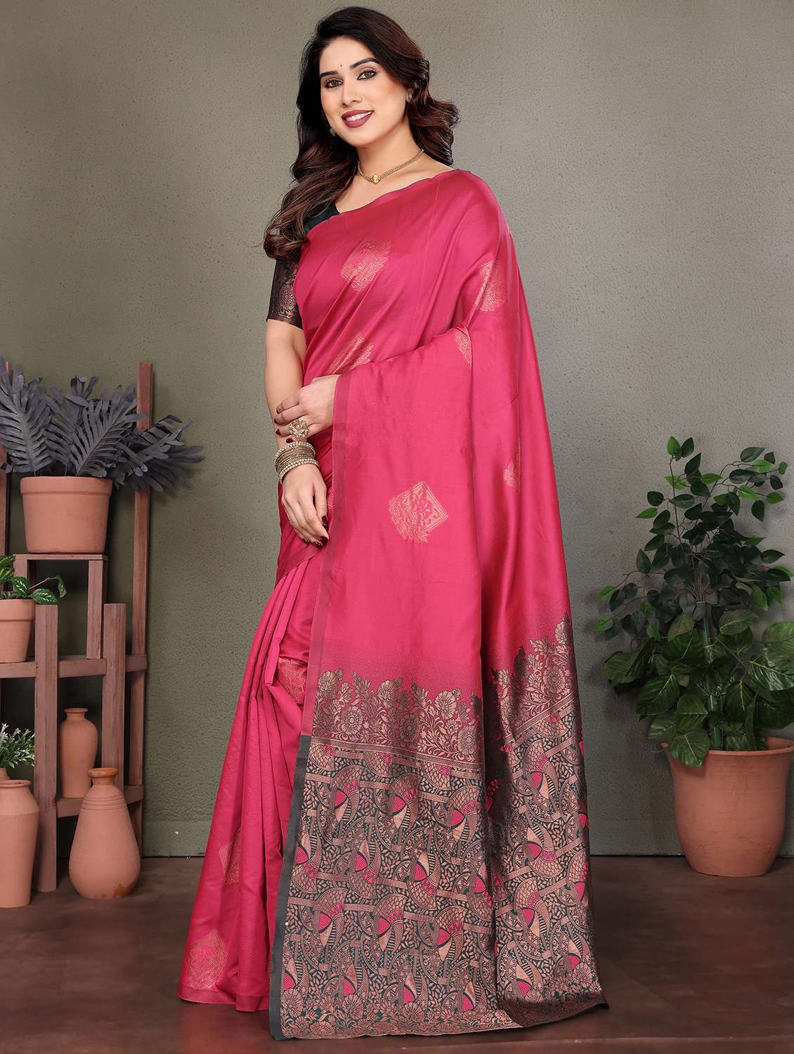 women self design banarasi saree with blouse - 21946726 - Standard Image - 4
