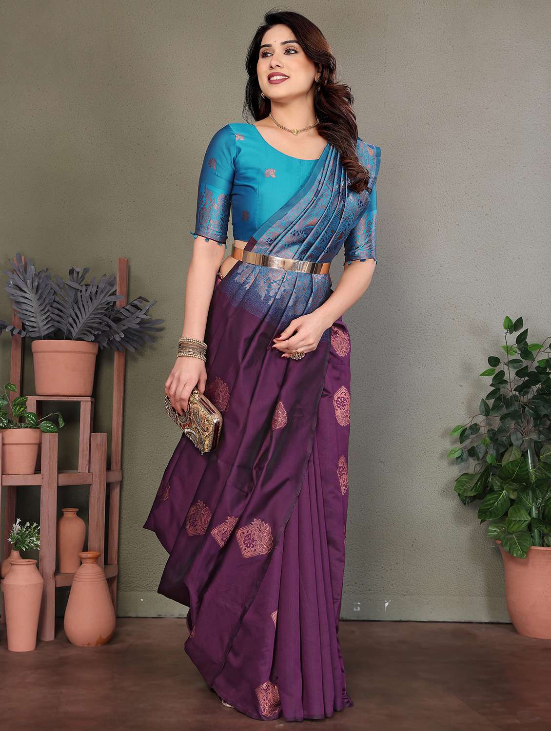 women self design banarasi saree with blouse - 21946727 -  Standard Image - 4