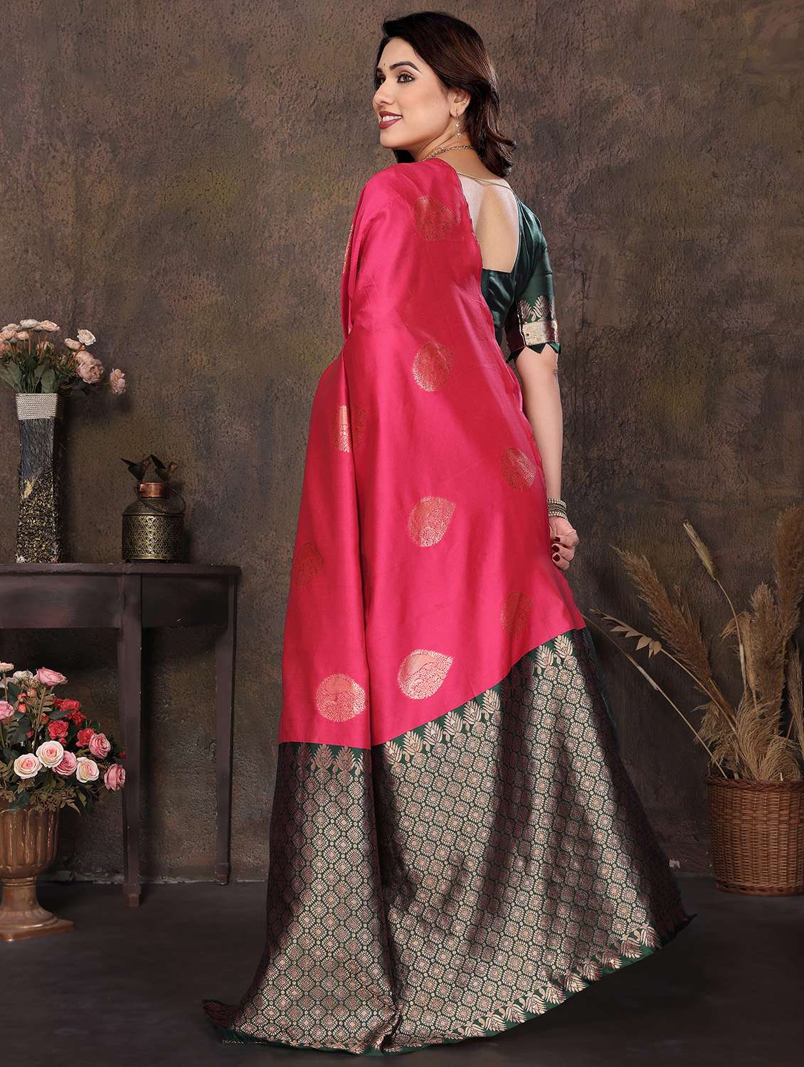 women self design banarasi saree with blouse - 21946729 -  Standard Image - 4
