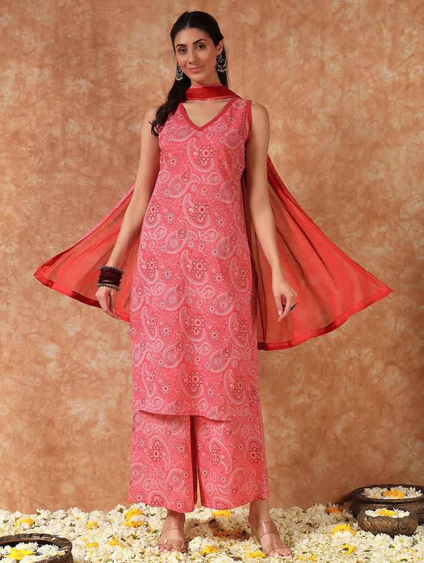 women paisley printed sleeveless kurta palazzo with dupatta set