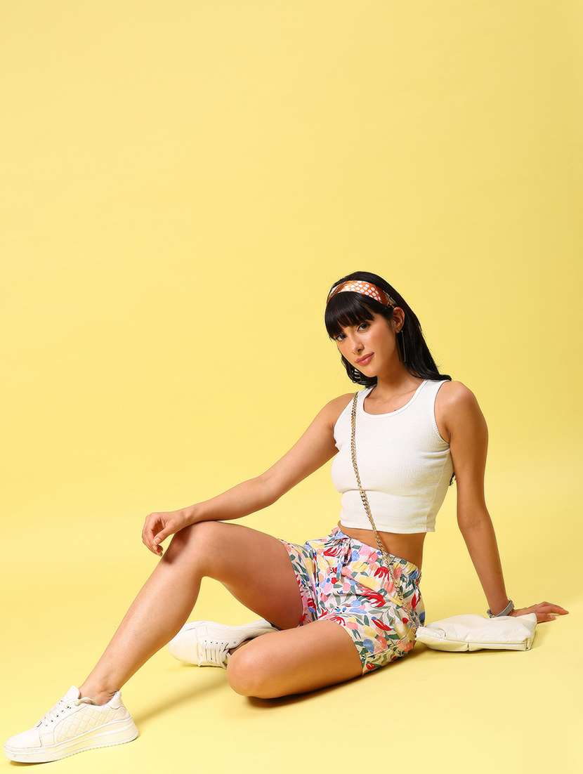 women floral print mid rise regular short - 21947409 -  Standard Image - 4