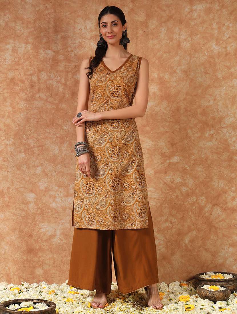women printed sleeveless kurta palazzo set