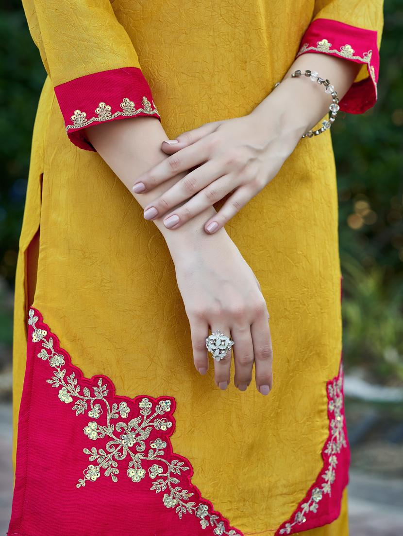 women embroidered kurta and palazzo set - 21947663 - Standard Image - 4