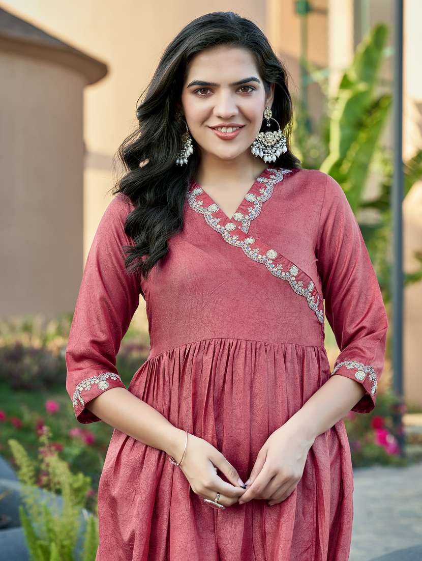 women three quarter sleeve kurta pant set - 21947855 - Standard Image - 4