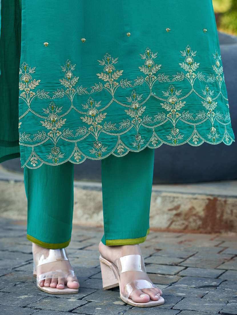 women green sleeveless kurta pant set - 21947857 -  Standard Image - 4