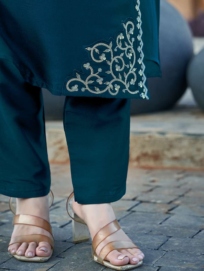 women three quarter sleeve kurta pant set - 21947858 - Standard Image - 4