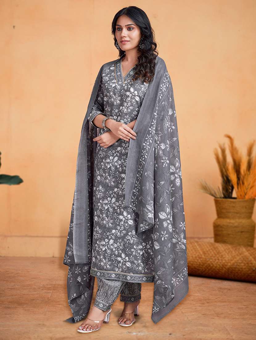 women three quarter sleeve kurta salwar with dupatta set - 21948532 -  Standard Image - 4
