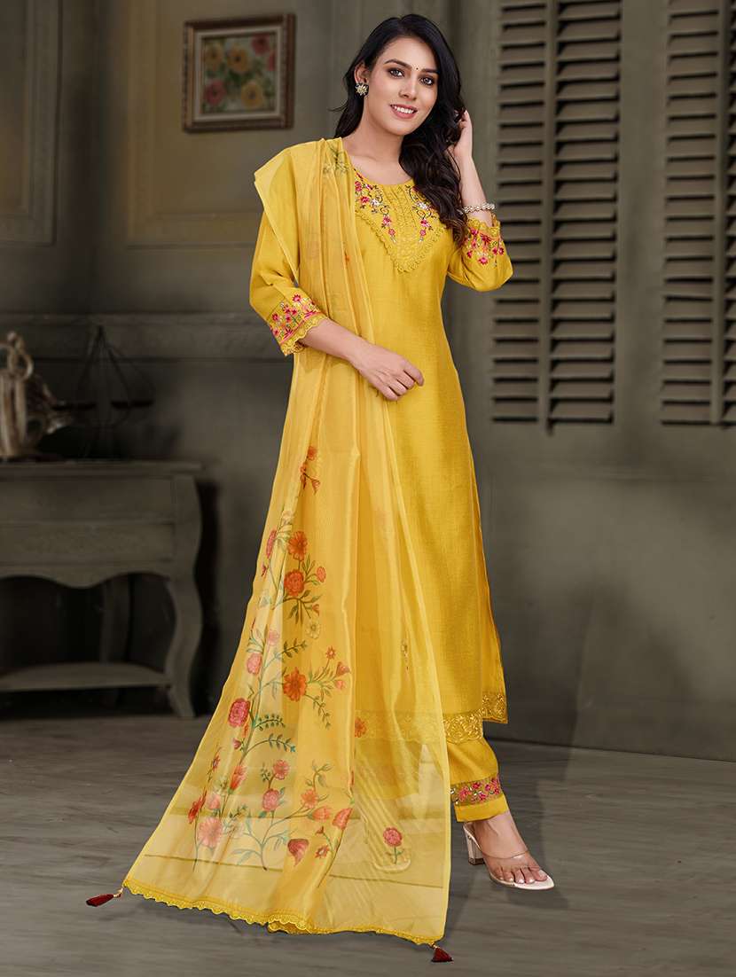 women three quarter sleeve kurta pant with dupatta set - 21948546 -  Standard Image - 1