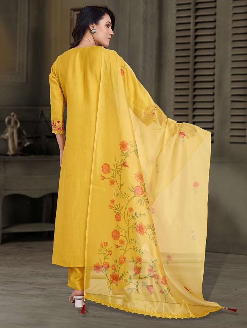 women three quarter sleeve kurta pant with dupatta set - 21948546 -  Standard Image - 4