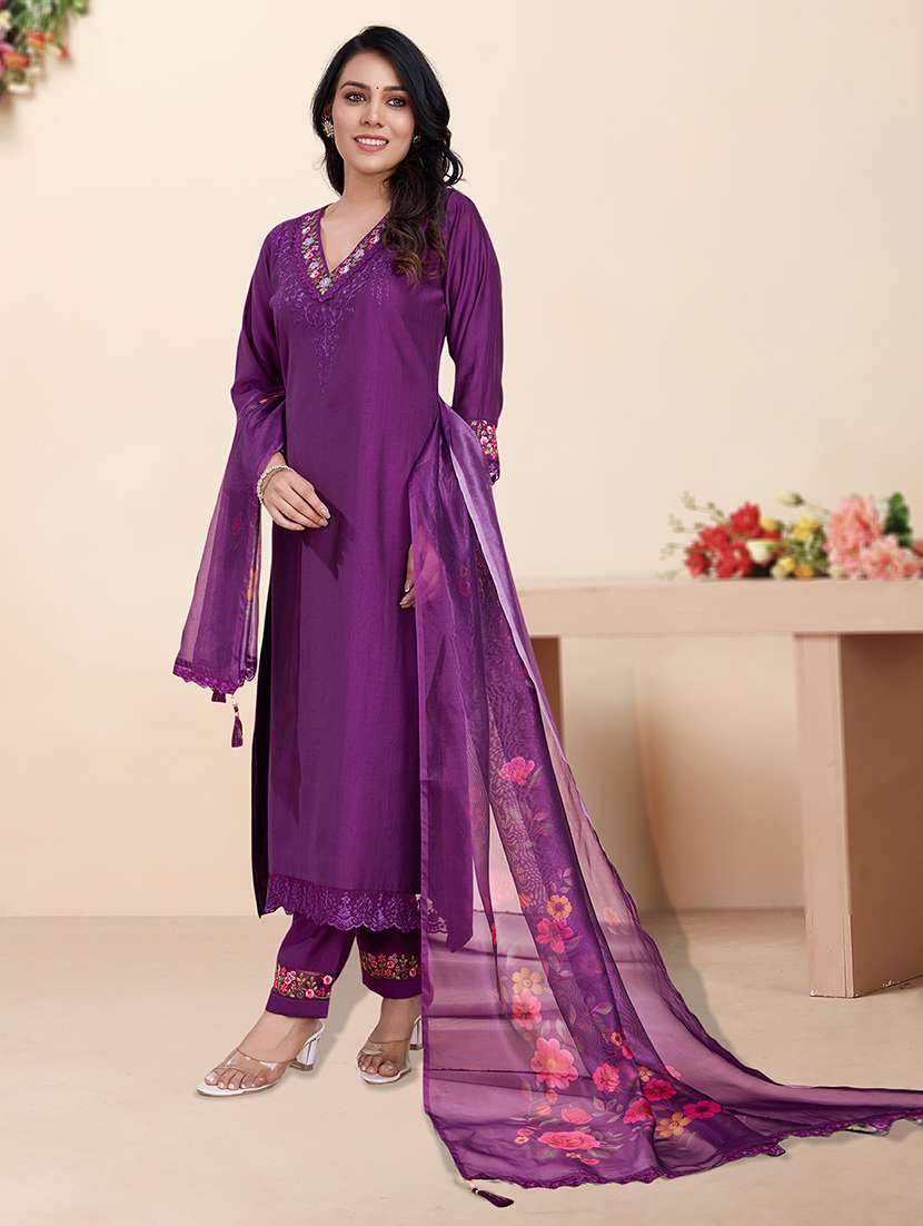 women three quarter sleeve kurta pant with dupatta set - 21948547 - Standard Image - 4