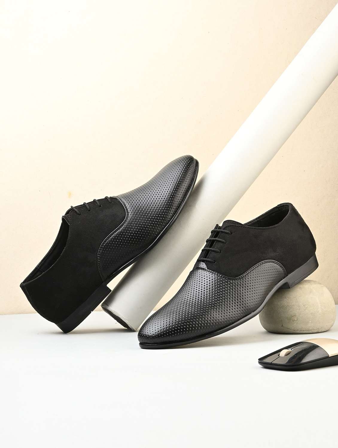 men black lace-up oxford - 21948588 - Zoom Image - 0