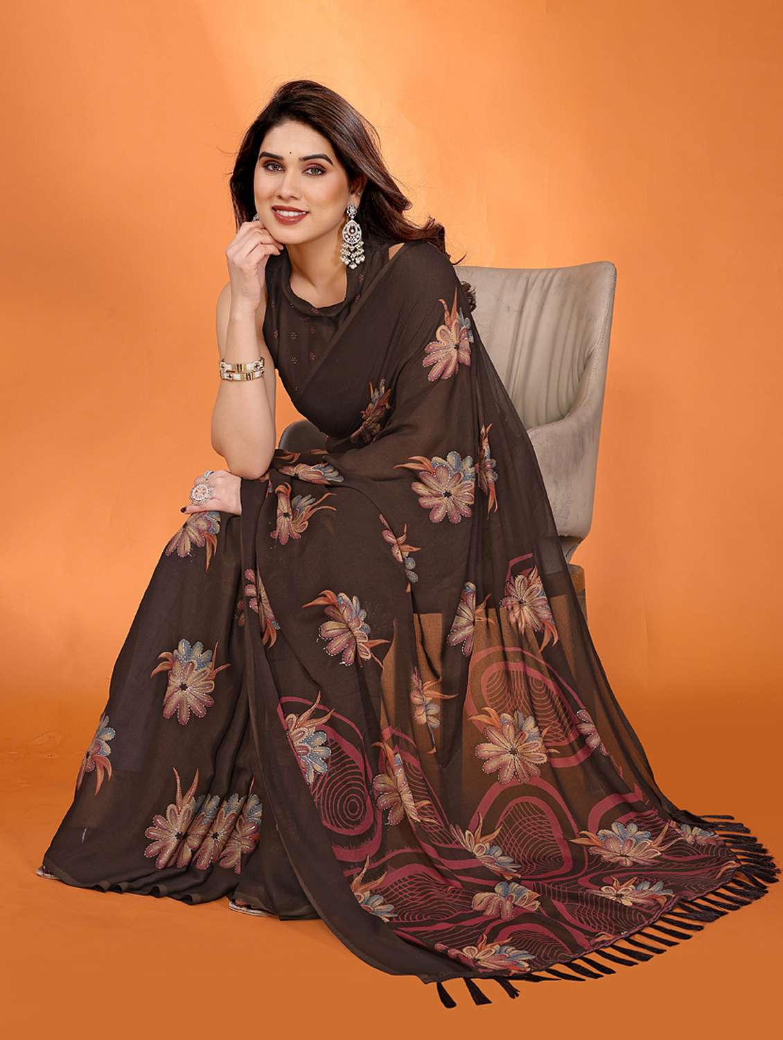 women printed casual wear saree with blouse - 21949162 - Standard Image - 4