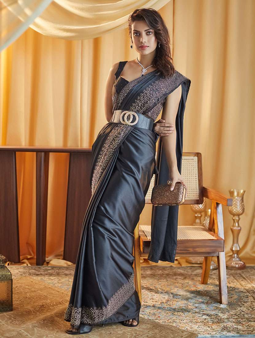 women solid with bordered saree with blouse