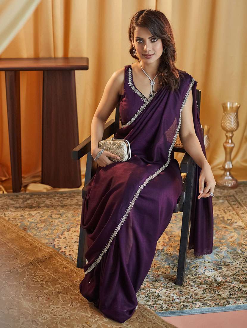 women solid embellished bordered saree with blouse - 21949645 -  Standard Image - 4