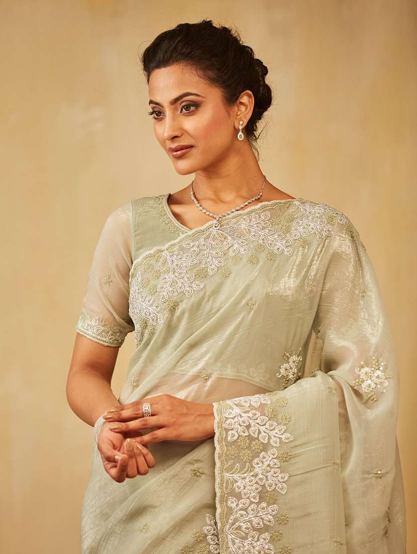 women solid with work embroidered saree with blouse - 21949710 -  Standard Image - 4