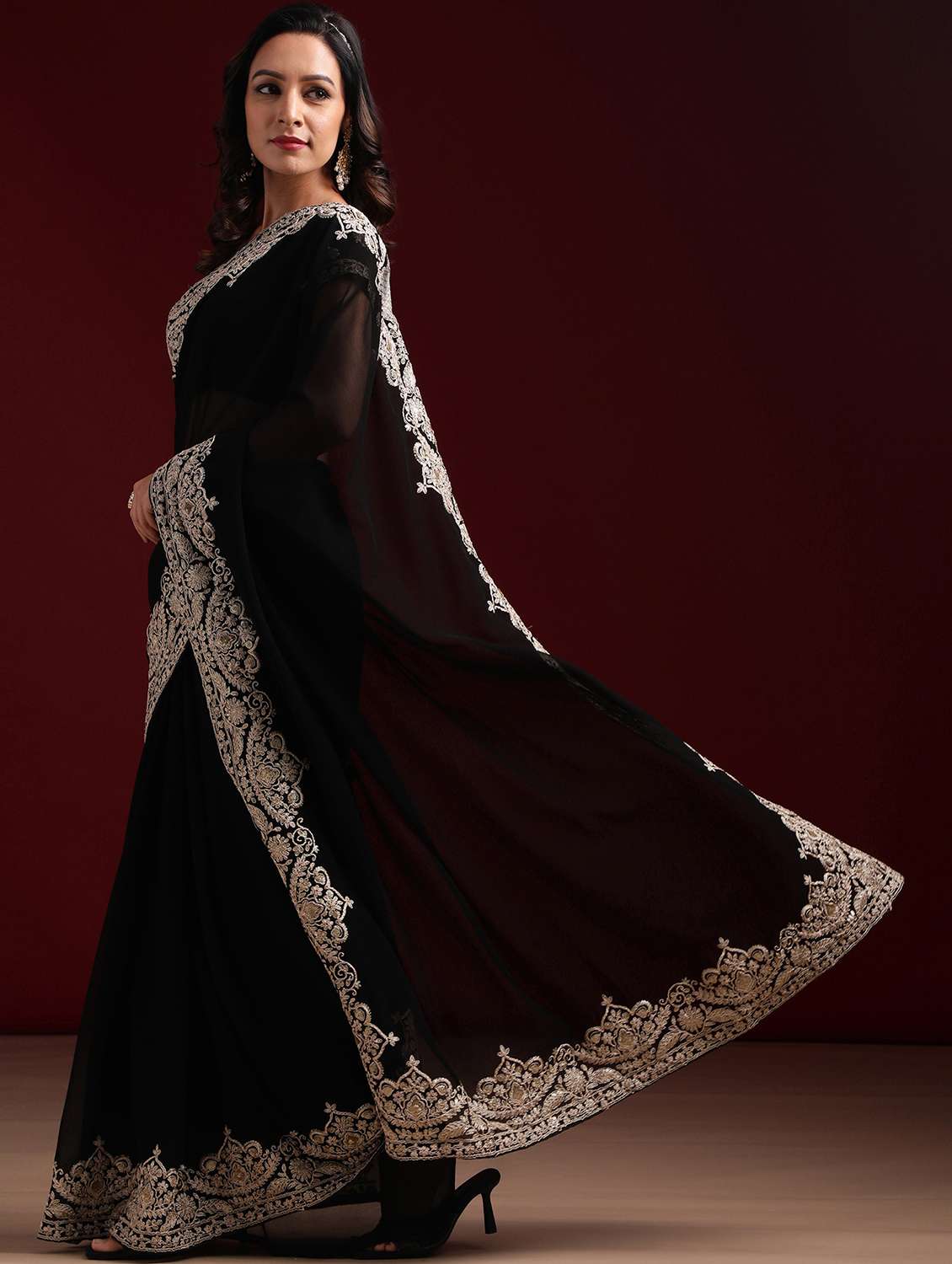 women solid with bordered saree with blouse - 21949938 - Standard Image - 1