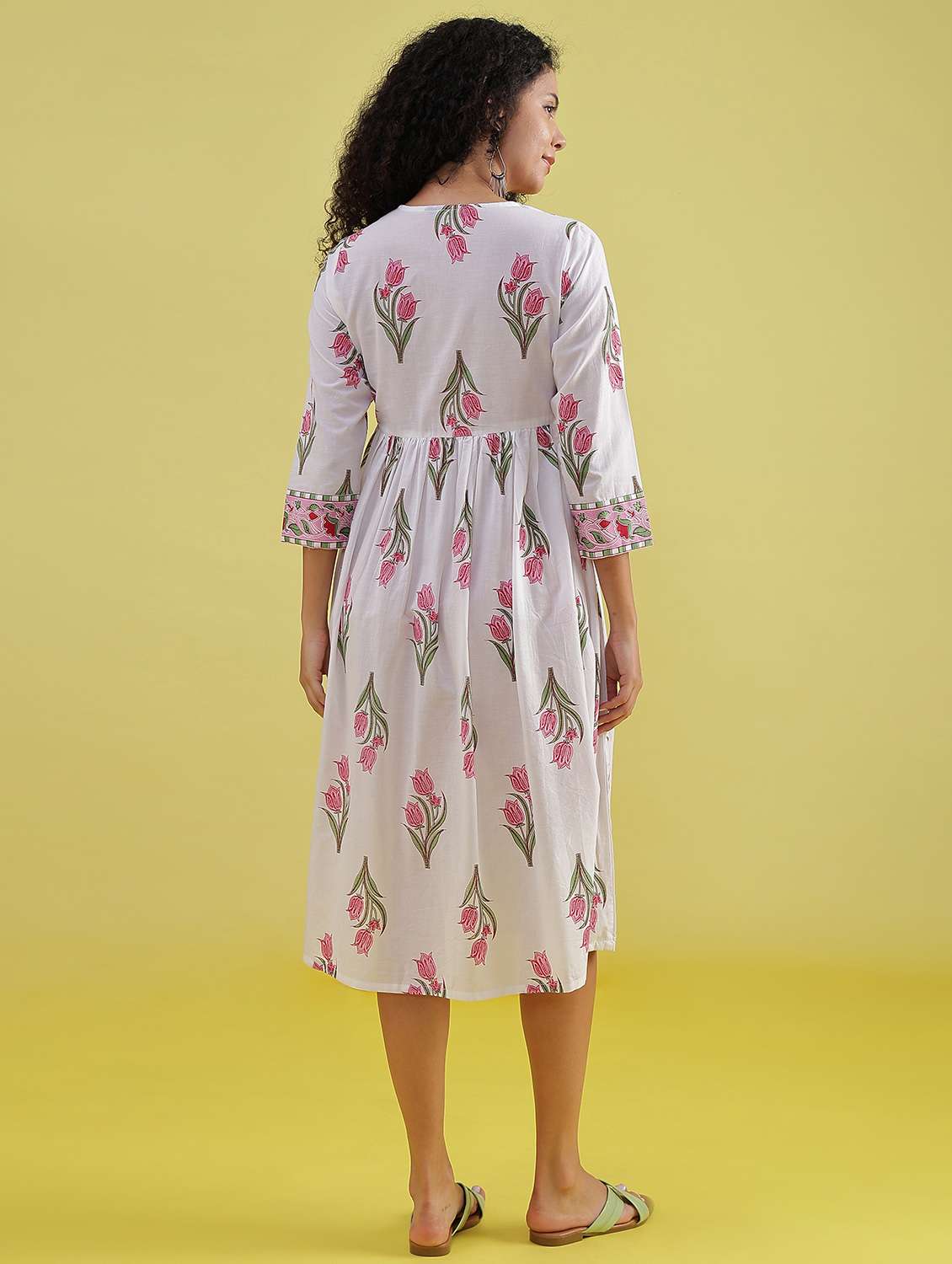 women white printed a-line ethnic dress - 21951468 -  Standard Image - 4