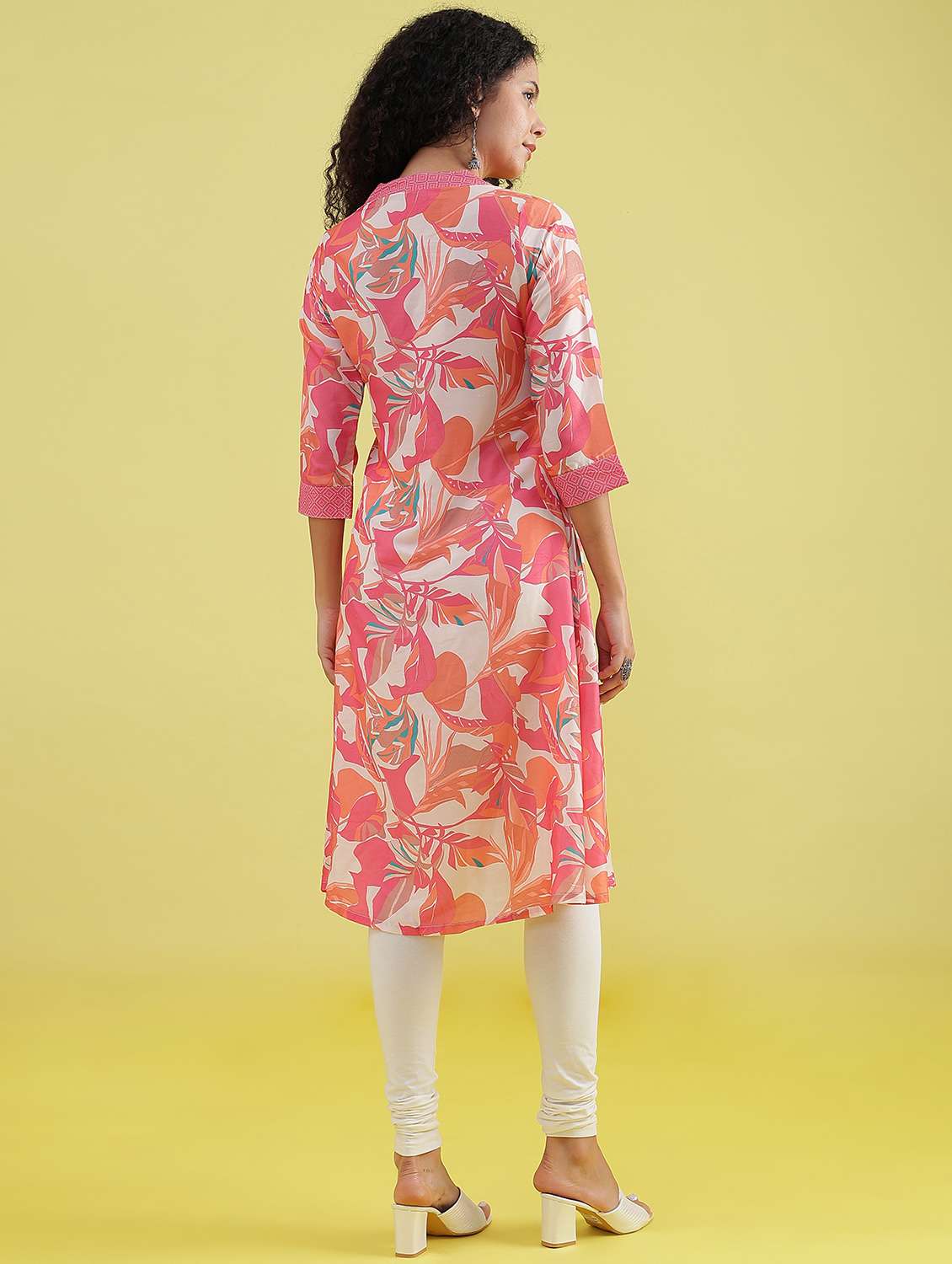 women printed three quarter sleeve a-line kurta - 21951484 - Standard Image - 4