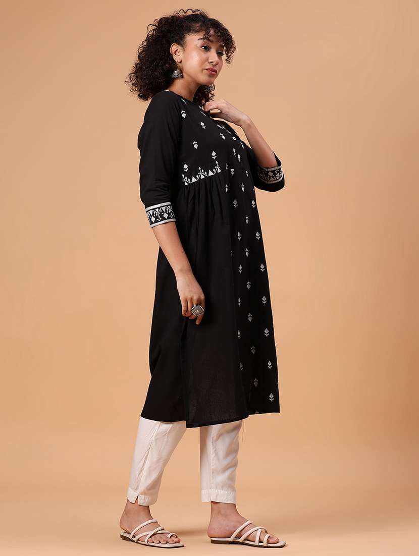 women embroidered three quarter sleeve a-line kurta - 21952066 -  Standard Image - 4
