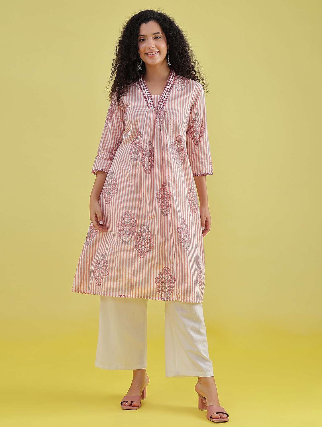 women printed three quarter sleeve a-line kurta - 21952076 -  Standard Image - 1