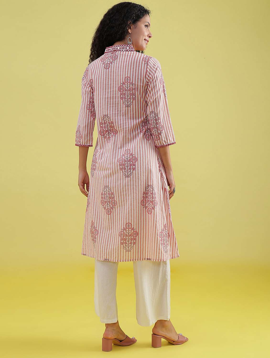 women printed three quarter sleeve a-line kurta - 21952076 -  Standard Image - 4