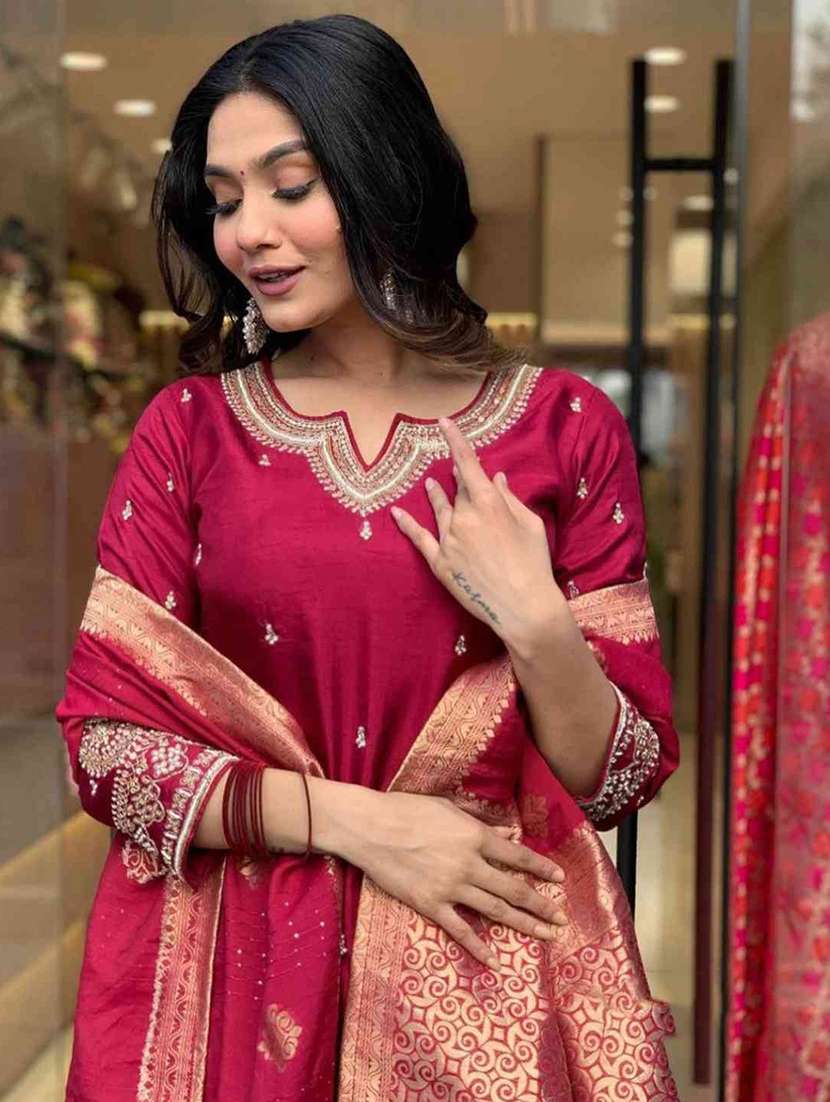 women three quarter sleeve kurta pant with dupatta set - 21954164 - Standard Image - 4