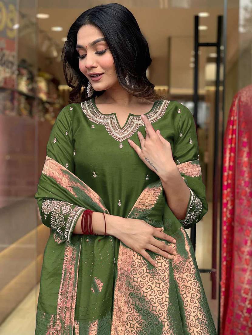 women three quarter sleeve kurta pant with dupatta set - 21954165 - Standard Image - 4