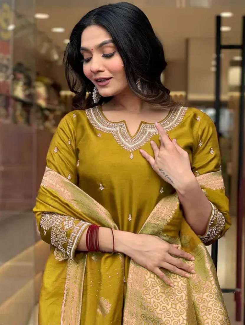 women three quarter sleeve kurta pant with dupatta set - 21954166 - Standard Image - 4