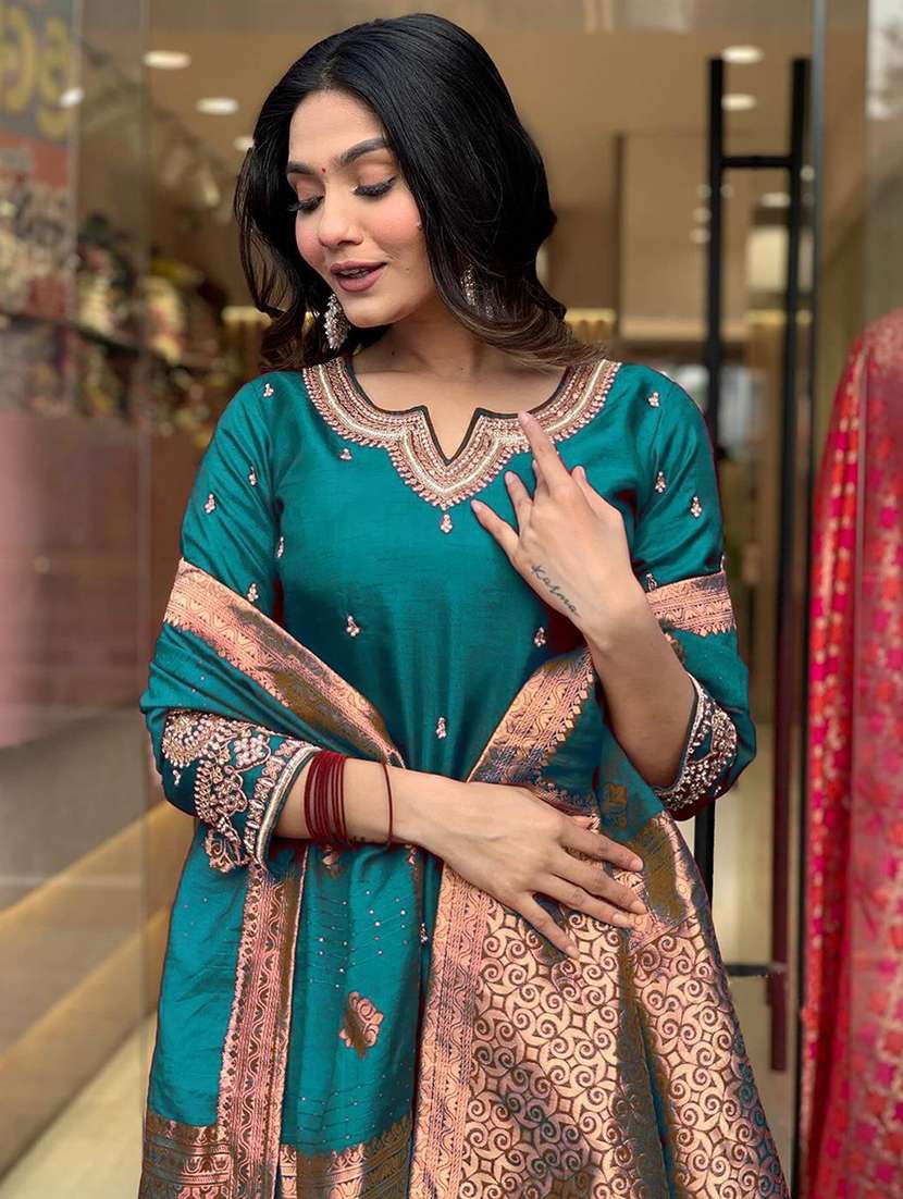 women three quarter sleeve kurta pant with dupatta set - 21954169 - Standard Image - 4