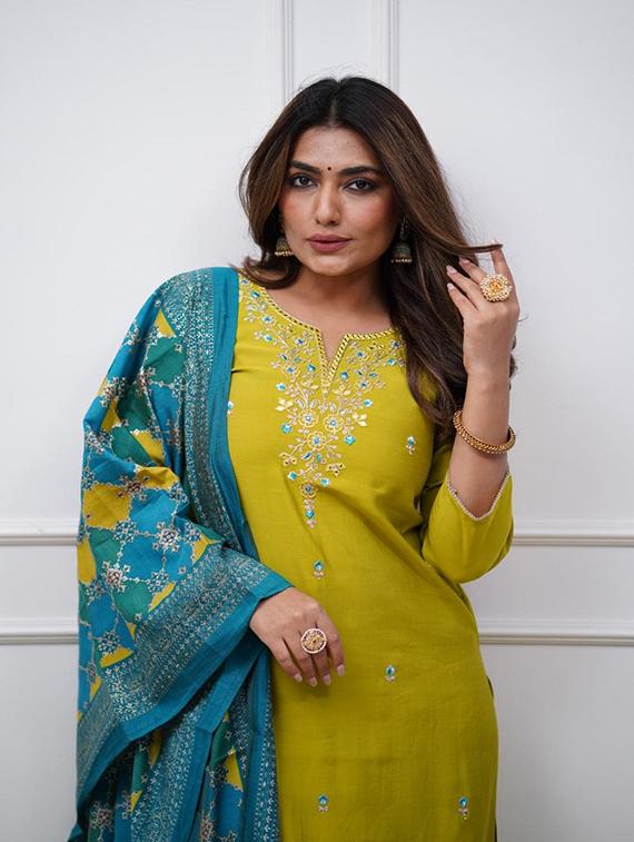 women three quarter sleeve kurta pant with dupatta set - 21954182 - Standard Image - 4