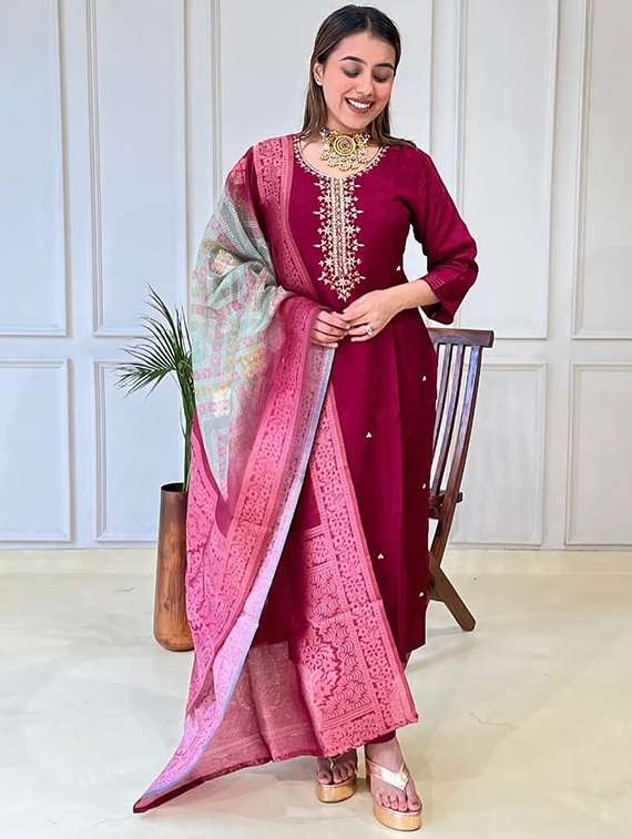 women three quarter sleeve kurta pant with dupatta set