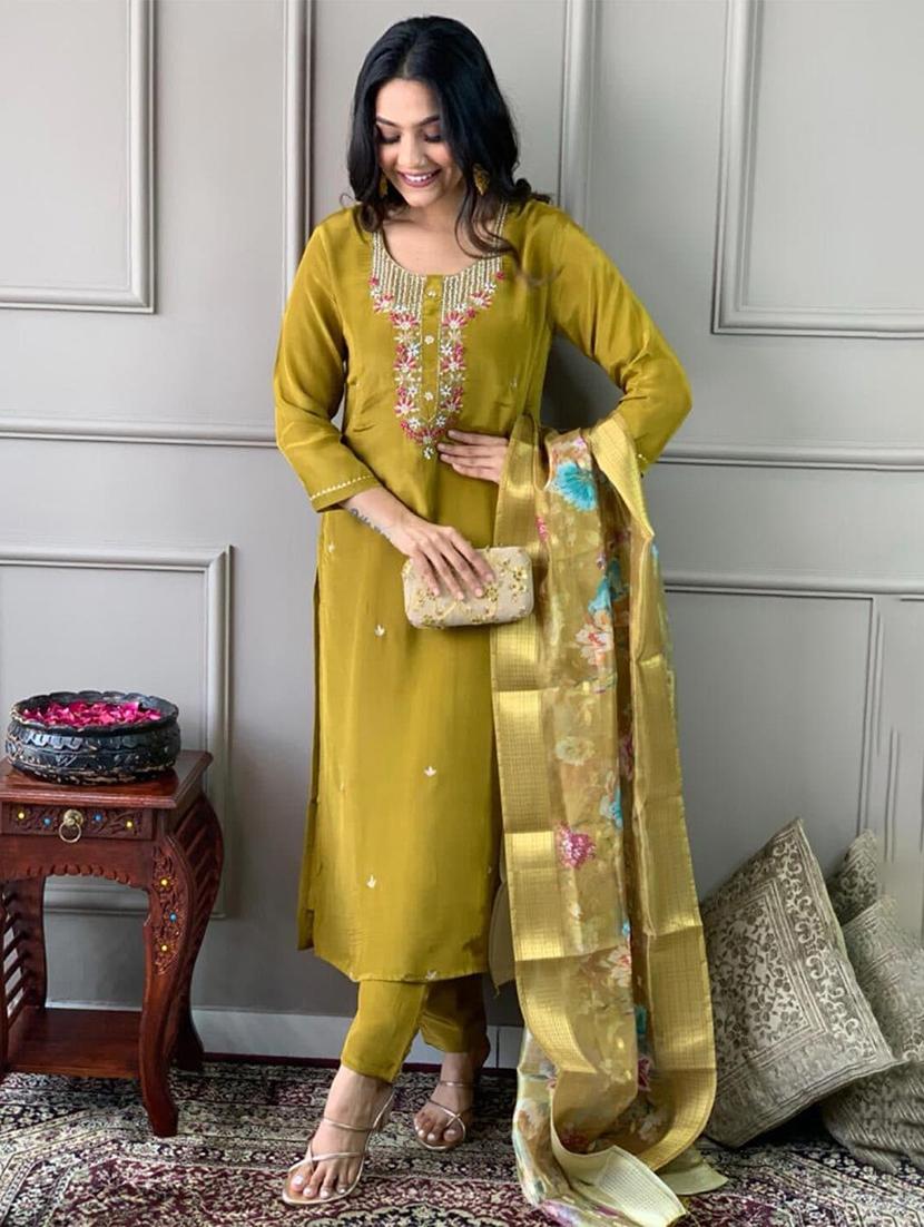 women three quarter sleeve kurta pant with dupatta set - 21954208 - Standard Image - 1