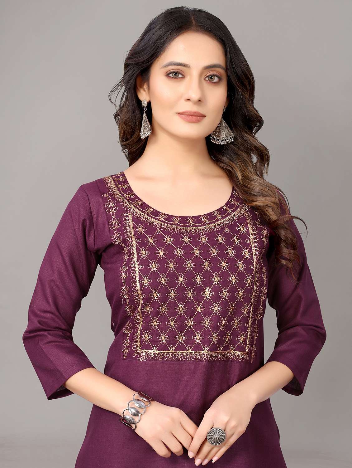 women solid with work three quarter sleeve straight kurta - 21954341 - Standard Image - 4
