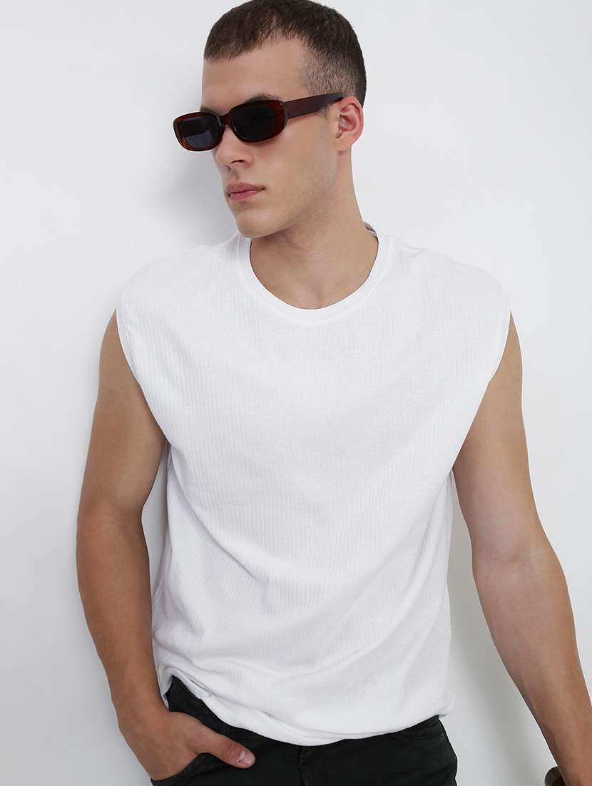 men white solid sleeveless regular fit t-shirt