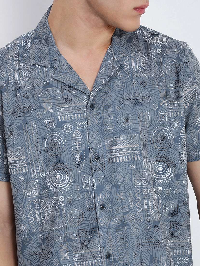 men printed cuban collared short sleeve shirt - 21955955 -  Standard Image - 4