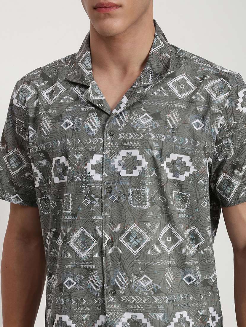 men printed cuban collared short sleeve shirt - 21955957 -  Standard Image - 4