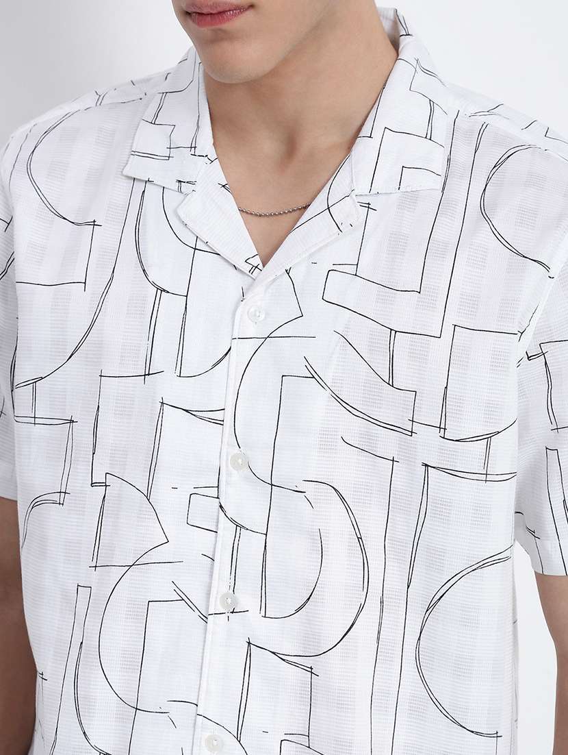 men printed cuban collared short sleeve shirt - 21955966 -  Standard Image - 4