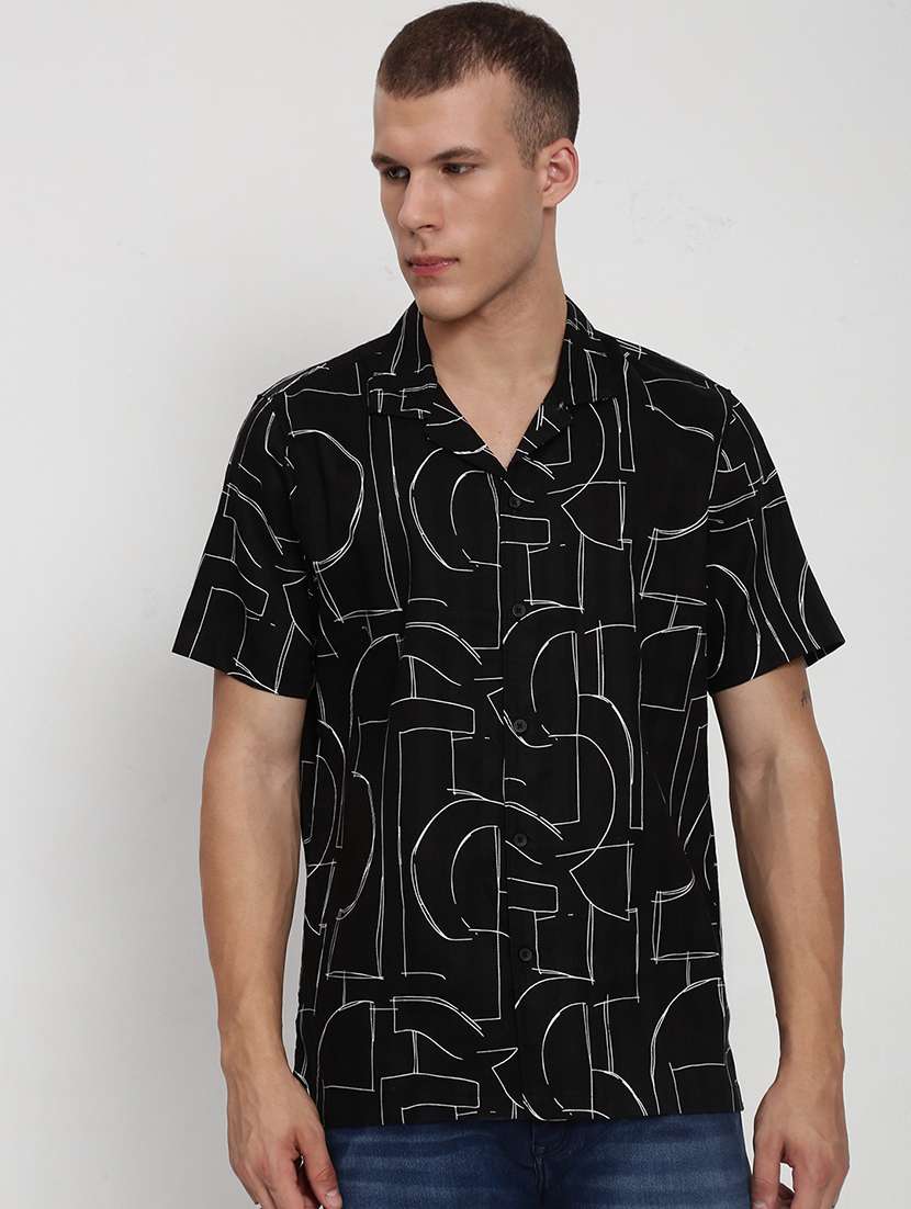men printed cuban collared short sleeve shirt - 21955976 -  Standard Image - 1
