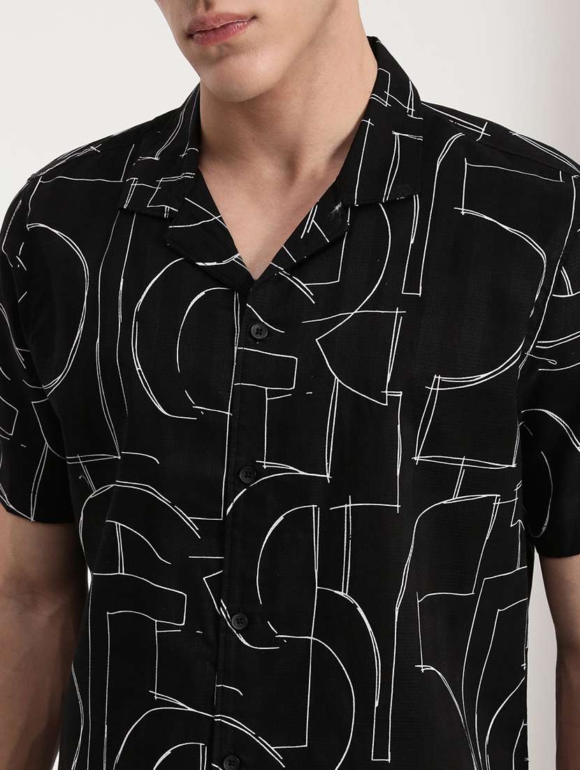 men printed cuban collared short sleeve shirt - 21955976 -  Standard Image - 4