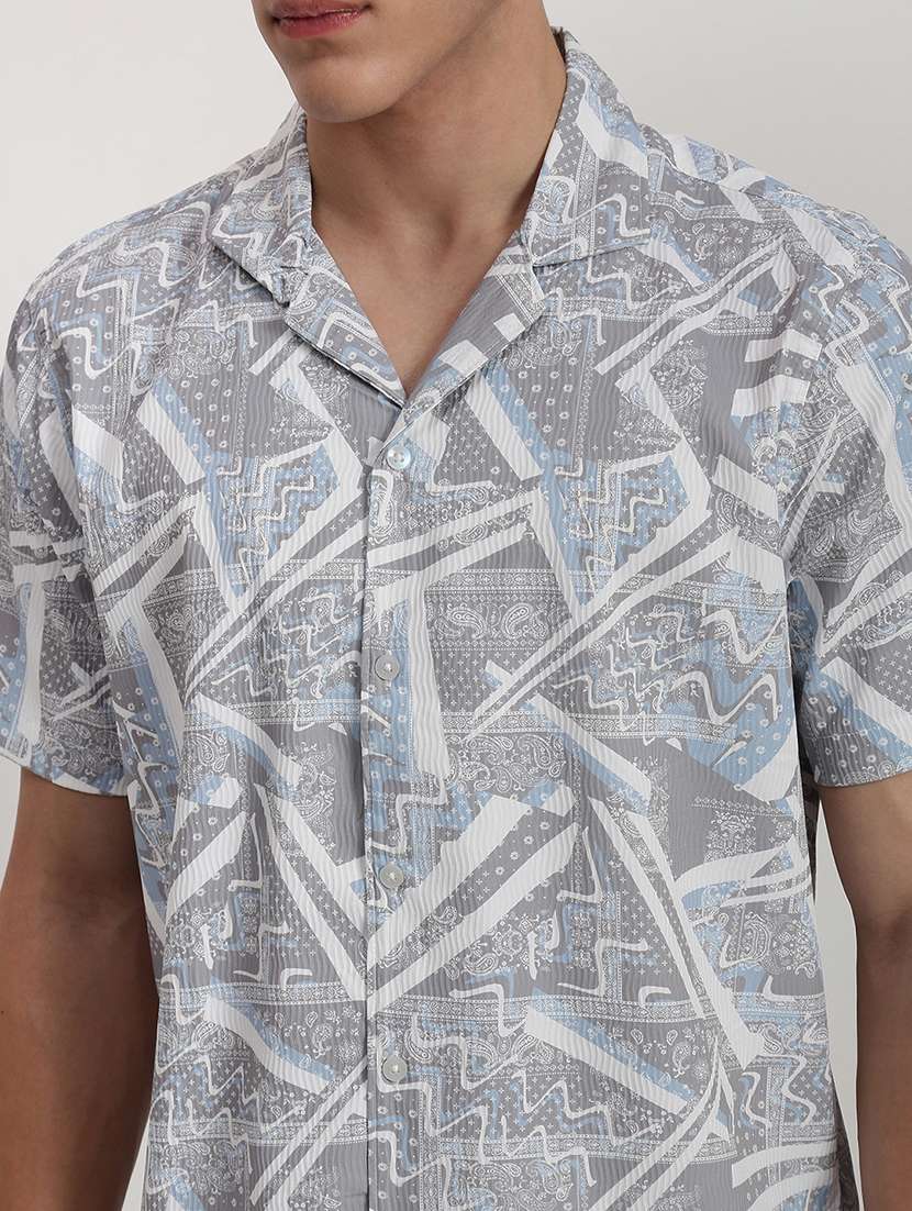 men printed cuban collared short sleeve shirt - 21955977 -  Standard Image - 4